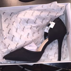 BLACK PUMP CORSET LACED (ON BACK OF PUMP)